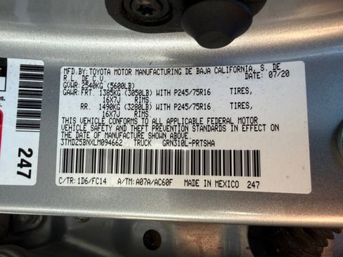 Used 2020 Toyota Tacoma SR5 AWD/4WD image 37