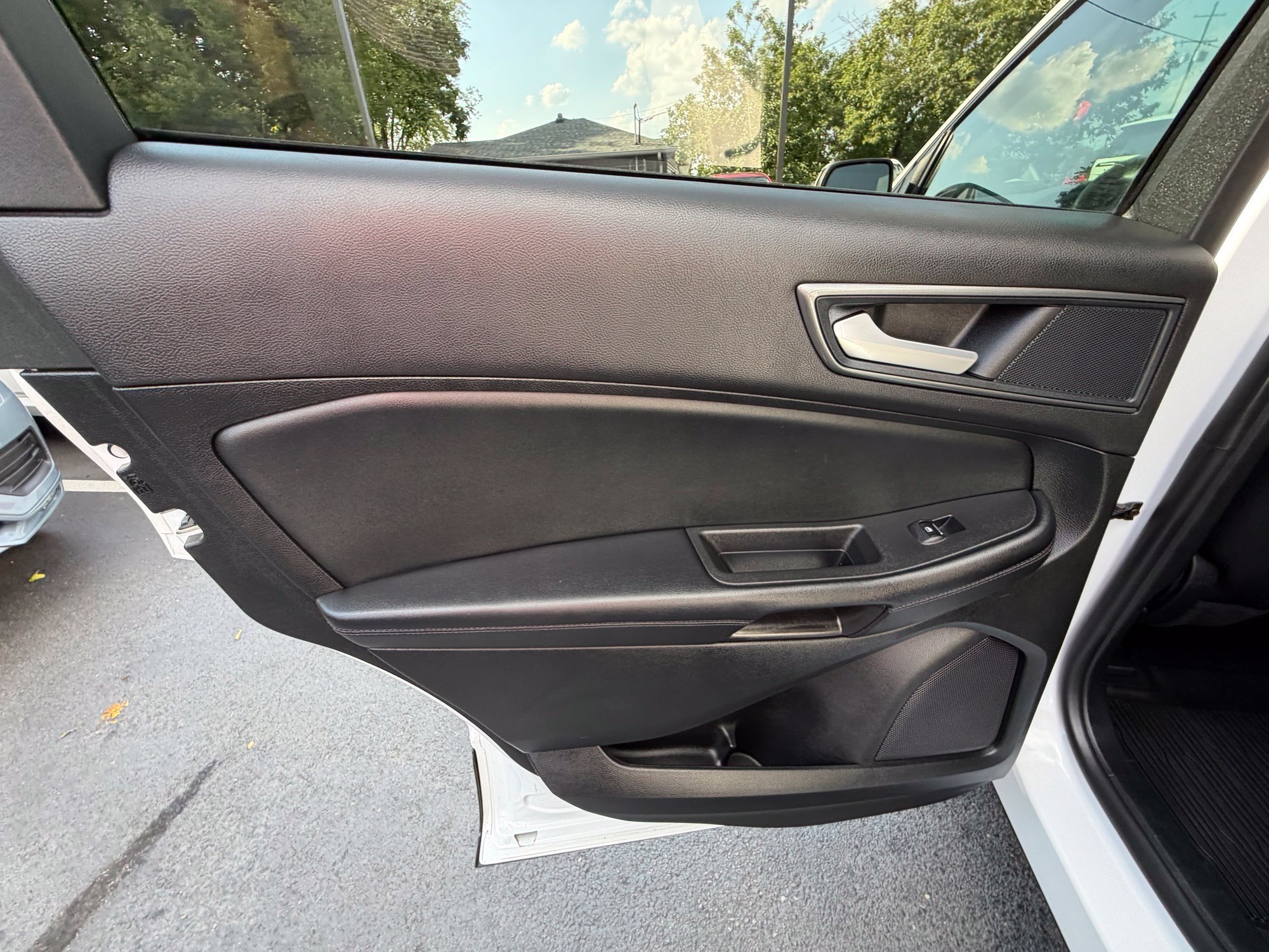 Used 2024 Ford Edge SE w/ Black Appearance Package AWD/4WD image 14