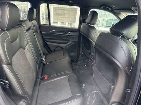 New 2025 Jeep Grand Cherokee Altitude w/ Trailer Tow Package image 19