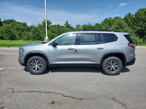 New 2026 GMC Acadia AT4 w/ Luxury Package AWD/4WD image 2
