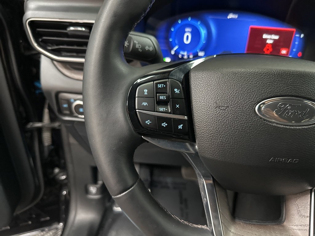 Used 2024 Ford Explorer Platinum w/ Technology Package AWD/4WD image 14