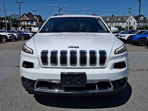 Used 2018 Jeep Cherokee Limited AWD/4WD image 2