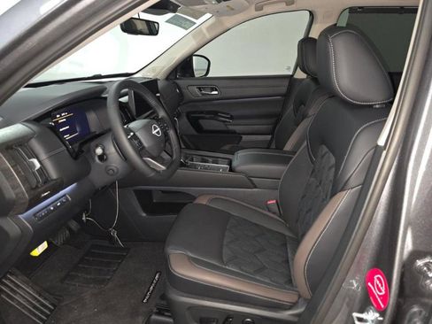 Used 2026 Nissan Pathfinder Platinum w/ Cargo Package FWD image 4