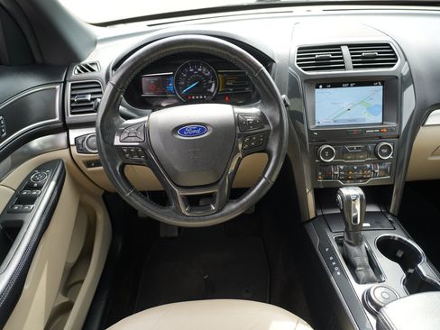 Used 2018 Ford Explorer XLT w/ Equipment Group 202A AWD/4WD image 21