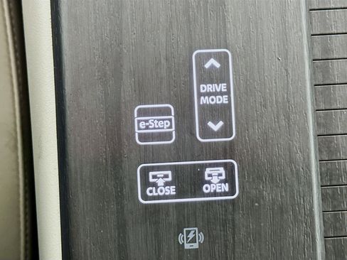 Used 2024 Nissan Ariya FWD image 26