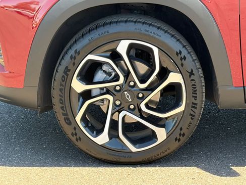 Used 2025 Chevrolet Trax RS w/ Driver Confidence Package FWD image 6