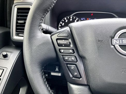 Used 2022 Nissan Frontier SV image 12