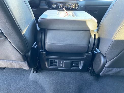 Used 2023 GMC Sierra 1500 SLT image 47