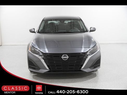 Used 2023 Nissan Altima 2.5 SV FWD image 2