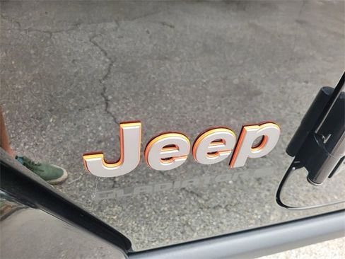New 2025 Jeep Gladiator Mojave image 5
