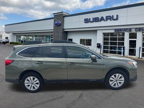 Used 2017 Subaru Outback 2.5i Premium AWD/4WD image 6