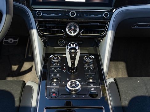 Used 2025 Bentley Flying Spur Plug-In Hybrid AWD/4WD image 42