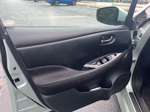 Used 2018 Nissan Leaf SV w/ SV Technology Package image 6