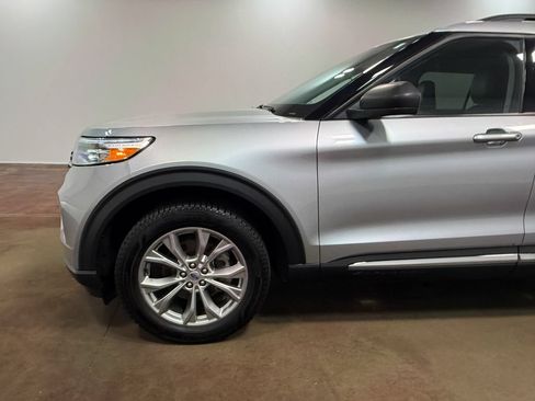 Used 2023 Ford Explorer XLT w/ Equipment Group 202A AWD/4WD image 38