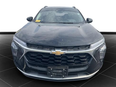 Used 2025 Chevrolet Trax LT w/ LT Convenience Package FWD image 8
