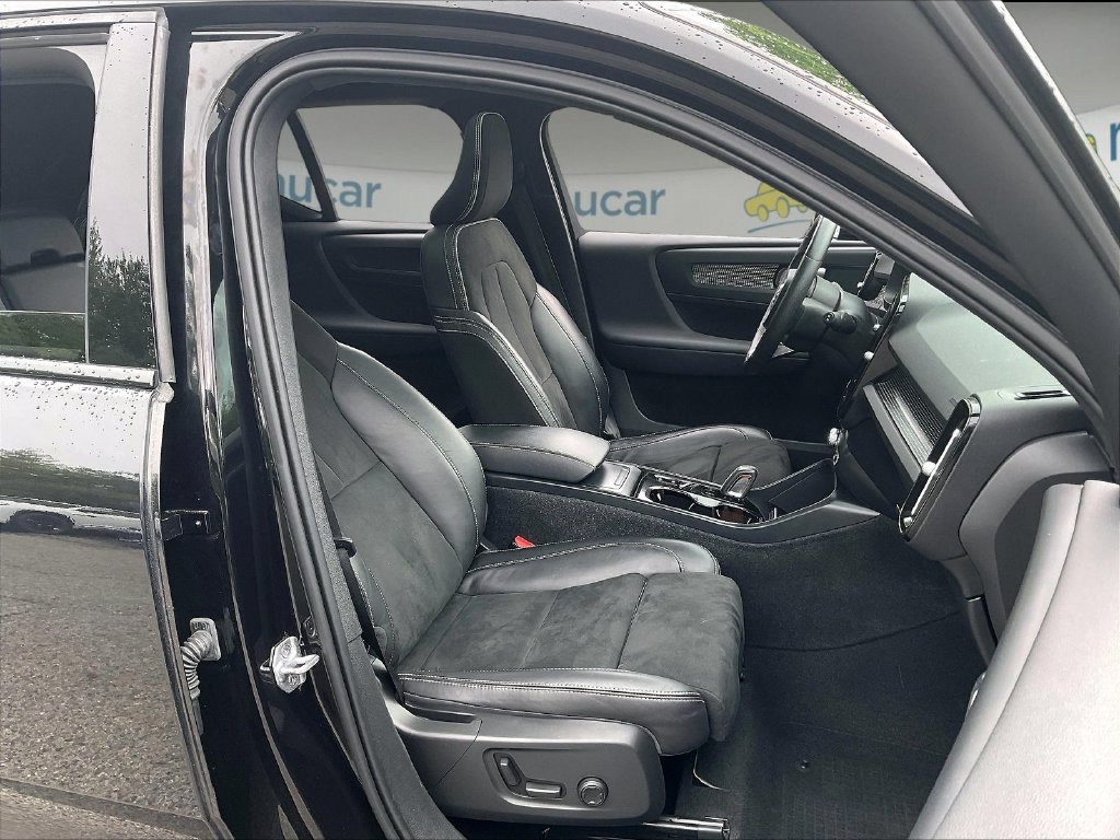 Used 2021 Volvo XC40 T5 R-Design w/ Climate Package AWD/4WD image 11