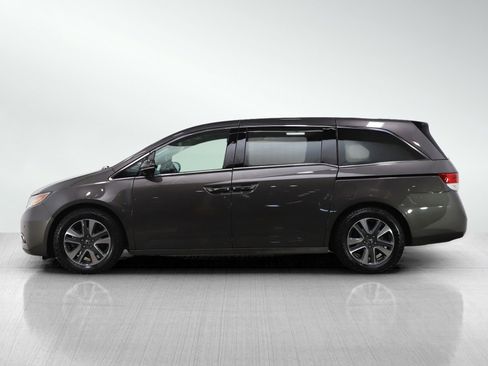 Used 2016 Honda Odyssey Touring Elite image 2
