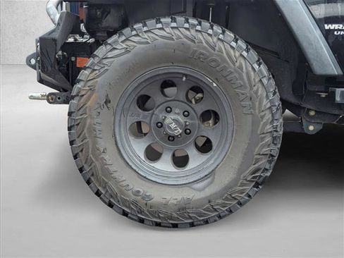 Used 2016 Jeep Wrangler Unlimited Rubicon w/ Connectivity Group AWD/4WD image 9