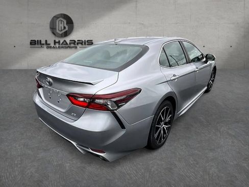 Used 2022 Toyota Camry SE FWD image 5
