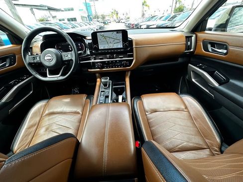 Used 2023 Nissan Pathfinder Platinum FWD image 18