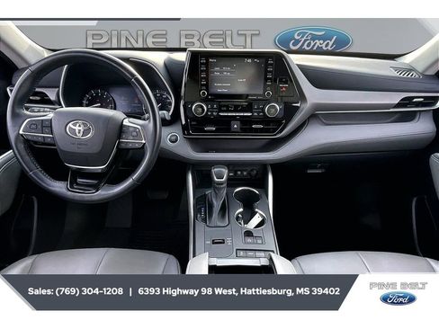 Used 2021 Toyota Highlander XLE FWD image 13