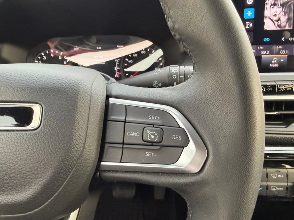 Used 2023 Jeep Compass Latitude w/ Convenience Group AWD/4WD image 13