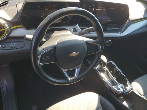 Certified 2024 Chevrolet Trax LT w/ Driver Confidence Package FWD image 17