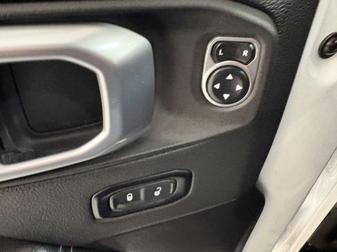 Used 2024 Jeep Wrangler Unlimited Rubicon 4xe image 30