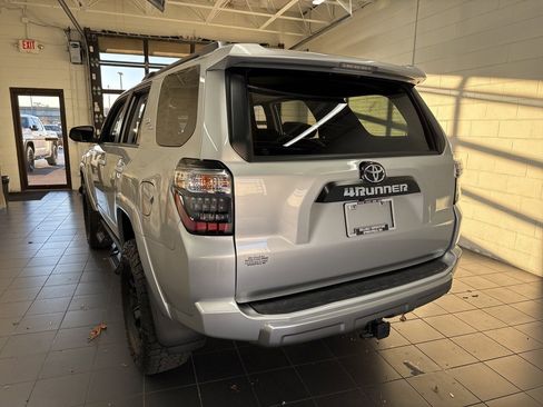 Certified 2022 Toyota 4Runner TRD Off-Road Premium image 6