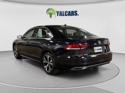 Used 2022 Volkswagen Passat 2.0T SE FWD image 3