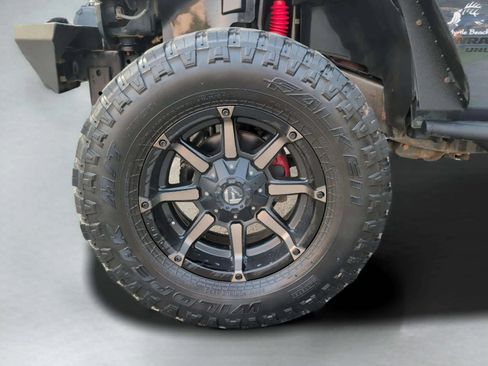 Used 2016 Jeep Wrangler Unlimited Rubicon w/ Connectivity Group AWD/4WD image 40