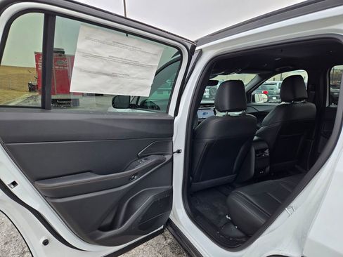 New 2026 Jeep Cherokee Limited image 24