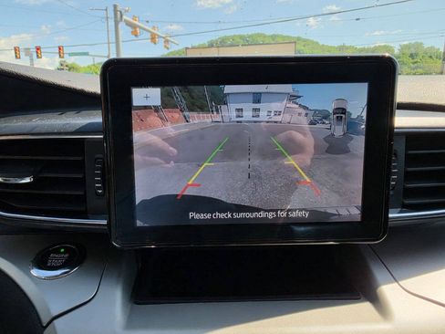Used 2020 Ford Explorer XLT w/ Equipment Group 202A AWD/4WD image 25