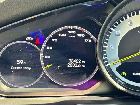 Certified 2023 Porsche Cayenne Platinum Edition image 30