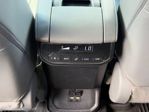 Used 2020 Toyota Highlander XLE AWD/4WD image 27