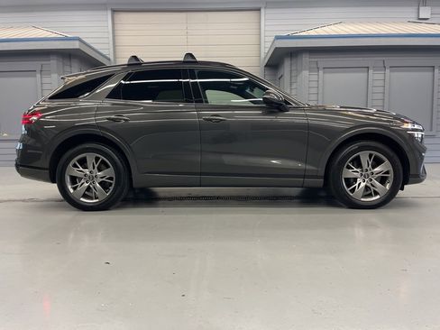 Used 2025 Genesis GV70 3.5T Sport image 8