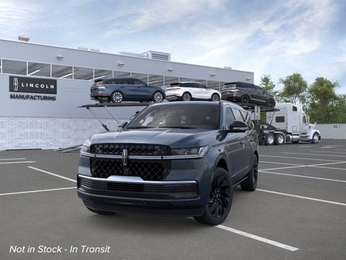New 2026 Lincoln Navigator Reserve AWD/4WD image 2
