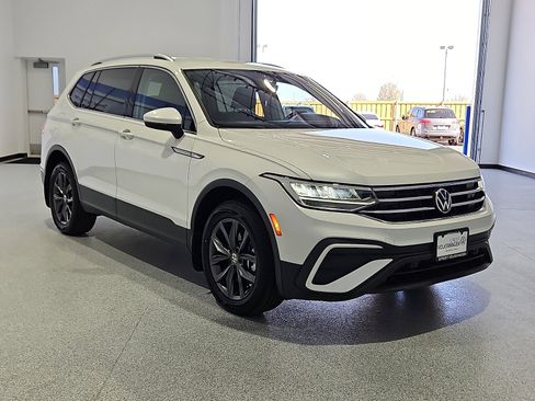 Certified 2023 Volkswagen Tiguan SE image 4