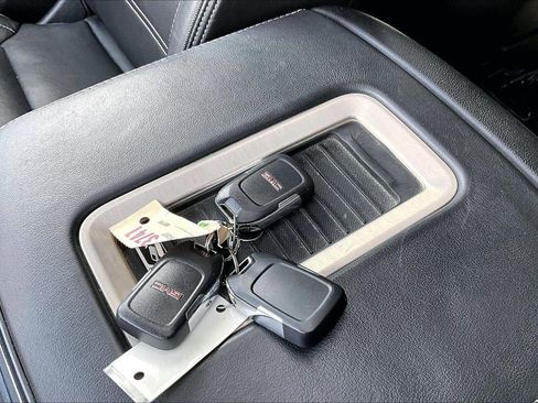 Used 2016 GMC Yukon XL Denali w/ Open Road Package image 11