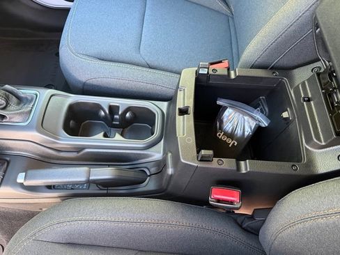 Used 2025 Jeep Wrangler Unlimited Sport image 27