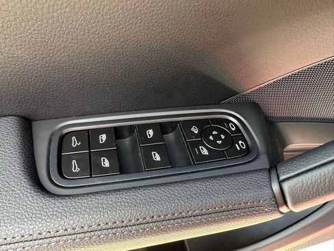 Used 2026 Porsche Cayenne AWD/4WD image 20