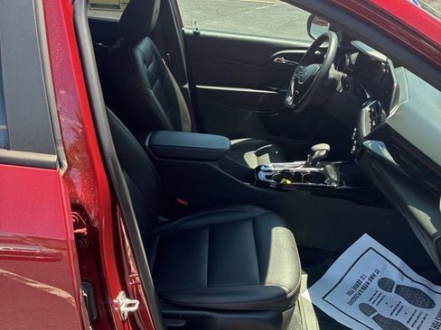 Used 2024 Chevrolet Trax RS w/ Sunroof Package FWD image 15