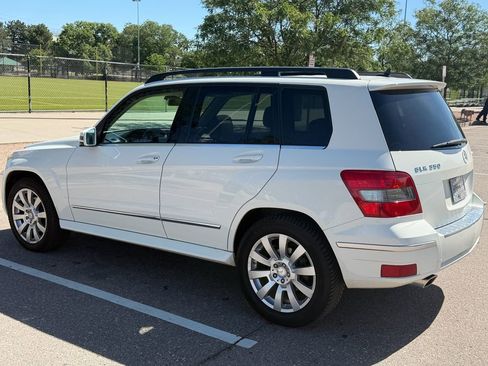 Used 2010 Mercedes-Benz GLK 350 4MATIC image 4