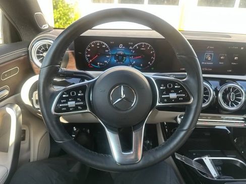 Used 2023 Mercedes-Benz CLA 250 4MATIC image 23