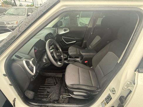 Used 2021 Kia Soul LX FWD image 10