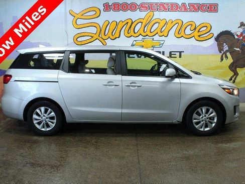 Used 2018 Kia Sedona L image 1