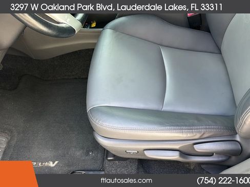 Used 2014 Toyota Prius V Five FWD image 19