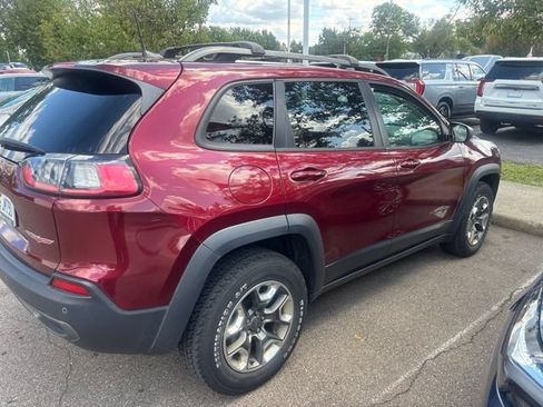 Used 2019 Jeep Cherokee Trailhawk w/ Cold Weather Group AWD/4WD image 3