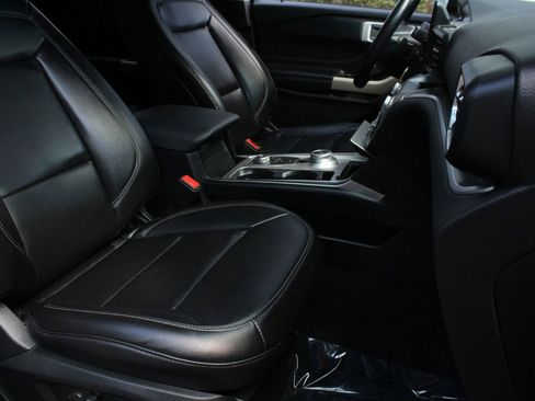 Used 2020 Ford Explorer XLT w/ Equipment Group 202A AWD/4WD image 29