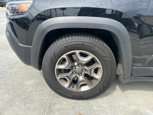Used 2019 Jeep Cherokee Trailhawk w/ Cold Weather Group AWD/4WD image 14